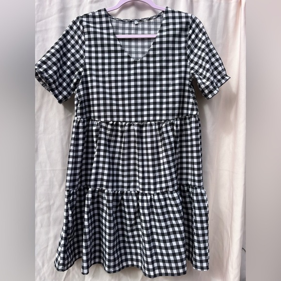 Dresses & Skirts - Elegant Black and White Checkered Midi Dress